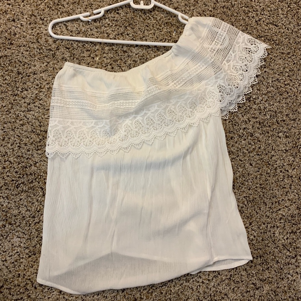 Socialite small off shoulder lace shirt